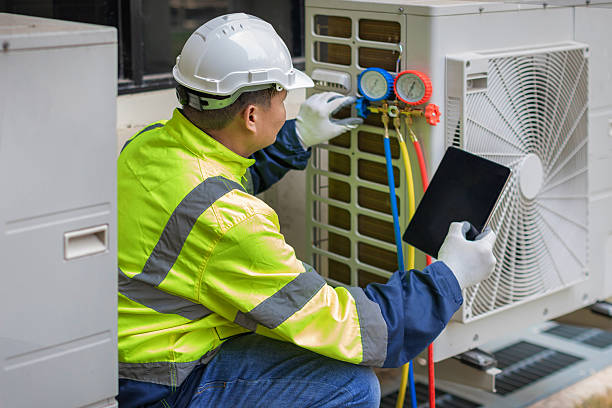 Professional Hvac technician working in Lansdowne, VA